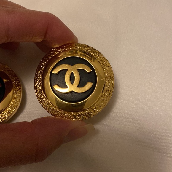 Super Rare Chanel huge vintage earrings - Picture 4 of 8